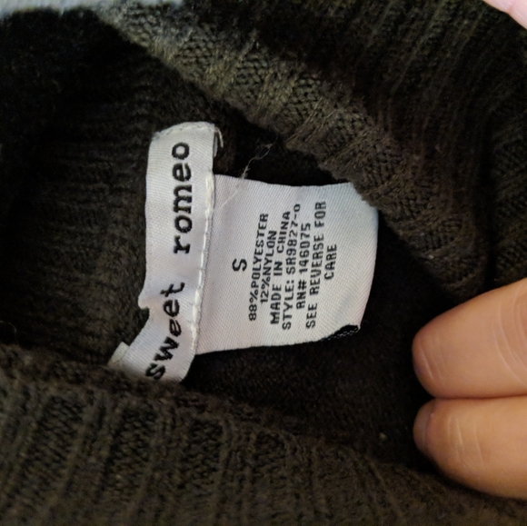 Edgy timeless star turtleneck small - Picture 9 of 9